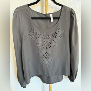 Gray blouse with long sleeves and laser-cut floral design - size small